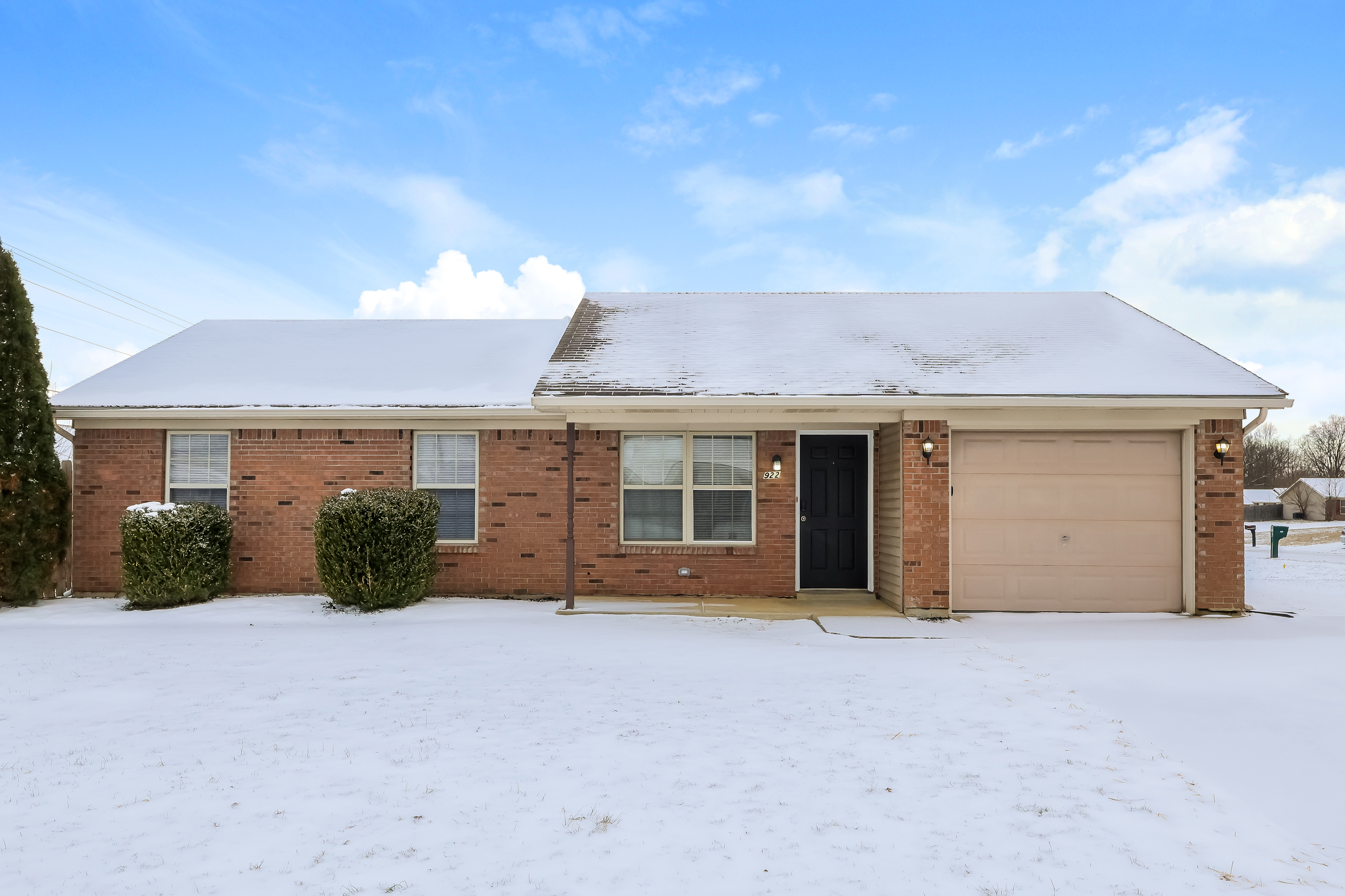 922 PEBBLE CREEK DR JEFFERSONVILLE, IN 47130